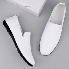 New Mens Casual Leather Shoes Handmade Lightweight Mens Loafers Moccasins Breathable Slip on Flats Soft-Soled Male Driving Shoes