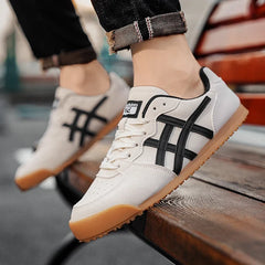 White Breathable Casual Shoes Men Canvas Shoes Korean Men Slip-on Couples Sneakers Comfortable Outdoor Walking Flats Shoes