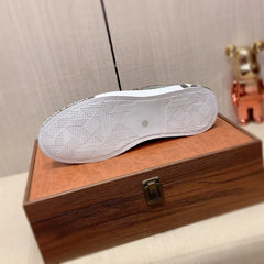 Men's Genuine Leather Sports Sneakers Casual Leather Strap Light Soft Sole Comfortable Lace-Up Shoes