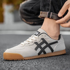White Breathable Casual Shoes Men Canvas Shoes Korean Men Slip-on Couples Sneakers Comfortable Outdoor Walking Flats Shoes