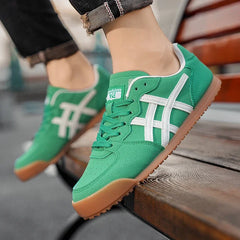 White Breathable Casual Shoes Men Canvas Shoes Korean Men Slip-on Couples Sneakers Comfortable Outdoor Walking Flats Shoes