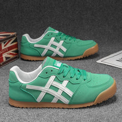 White Breathable Casual Shoes Men Canvas Shoes Korean Men Slip-on Couples Sneakers Comfortable Outdoor Walking Flats Shoes