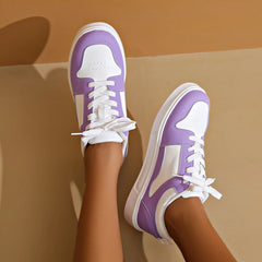 2024 White Red Sports Skate Shoes Ladies Large Size 42 Low Top Casual sneakers Ladies flat comfortable leather skates